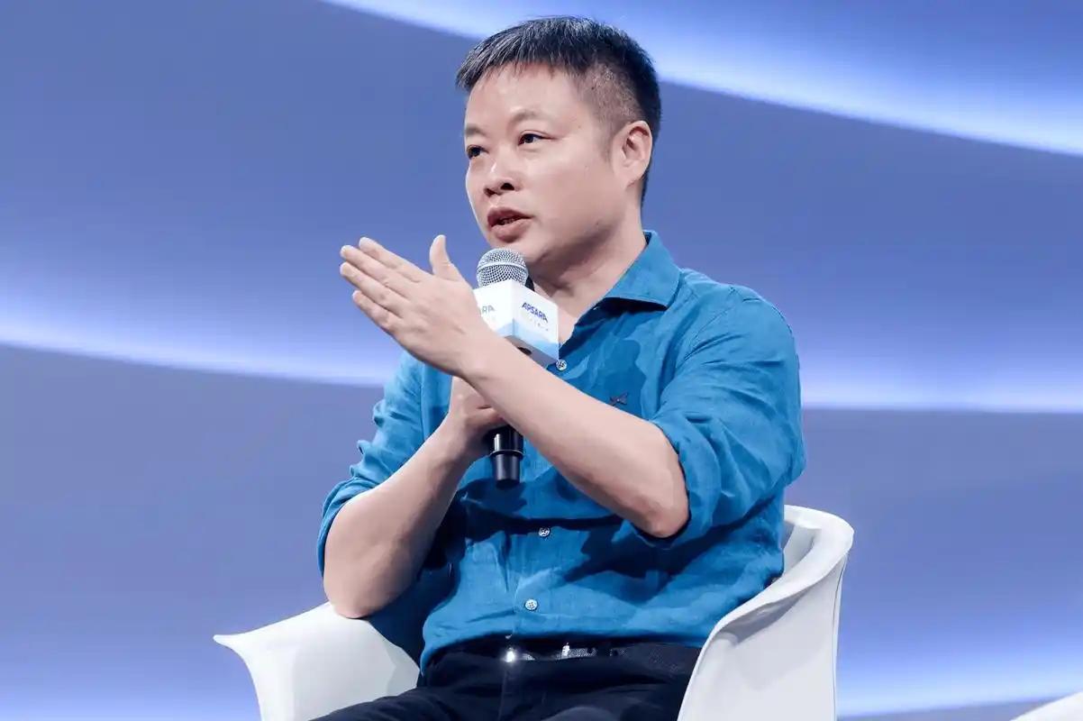 小鹏女机器人“猫步”惊艳，却遭“真人扮演”质疑？11月5日，小鹏科技日上，小