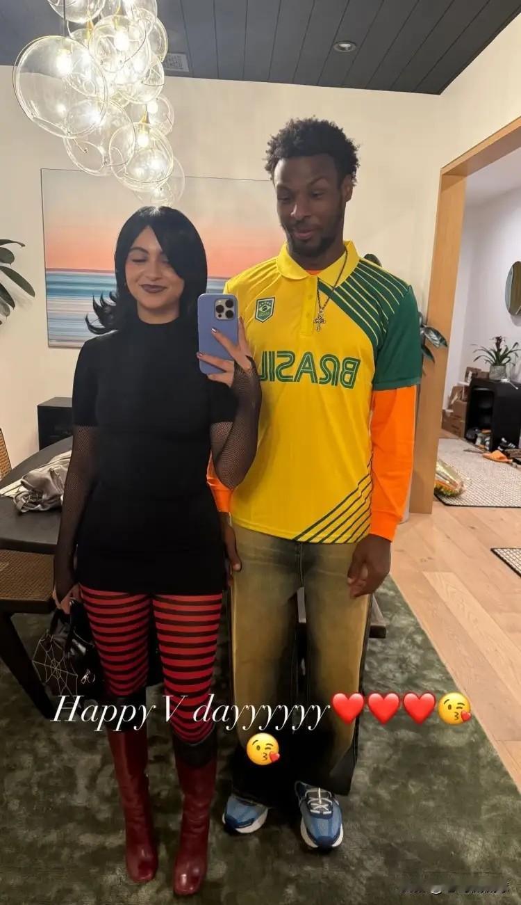 湖人超级新星布朗尼真是羡煞旁人！今天布朗尼专门更新社媒，晒出了自己和女友的合照，