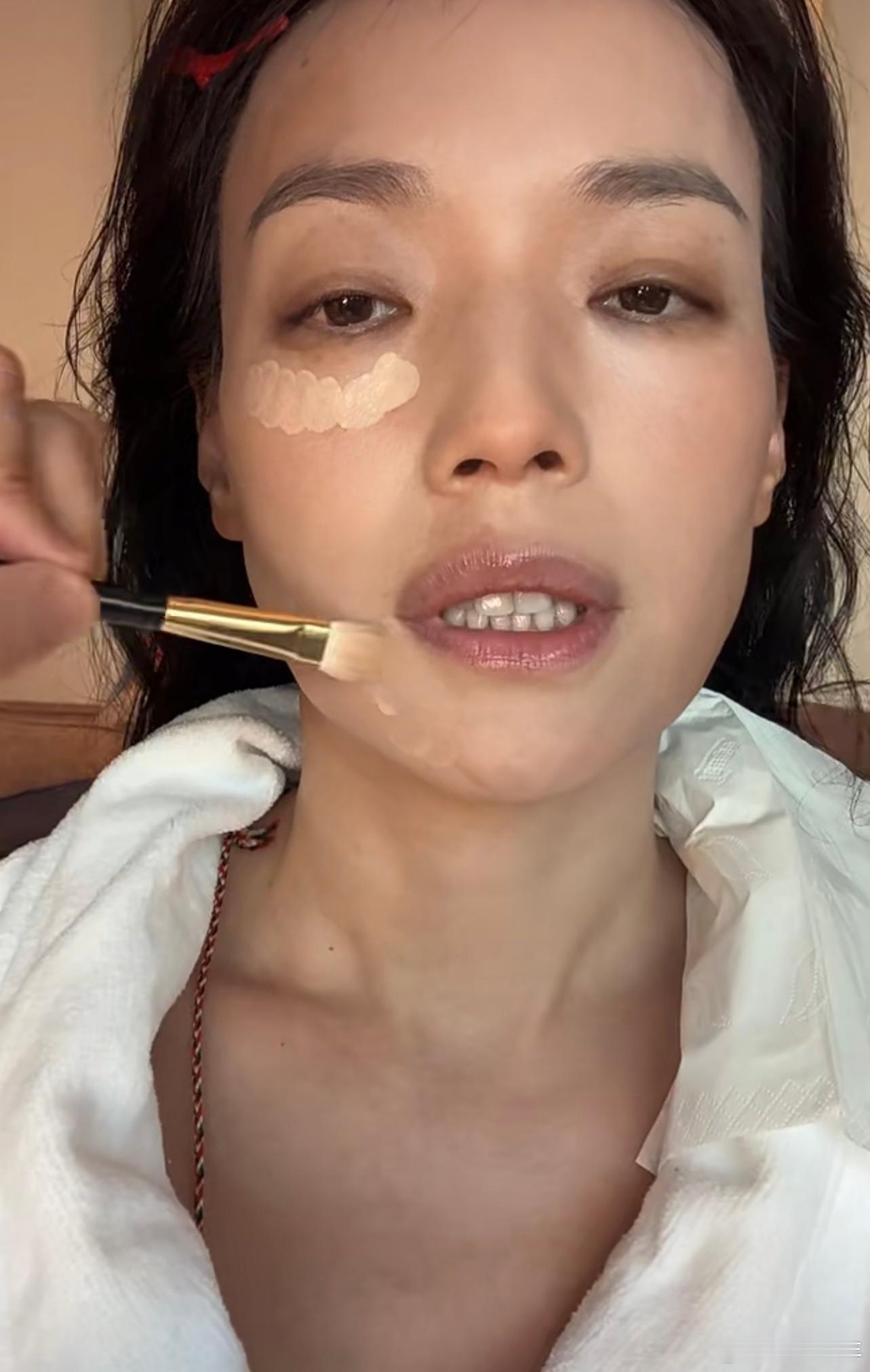 舒淇，真正的美人不惧原相机怼脸拍。