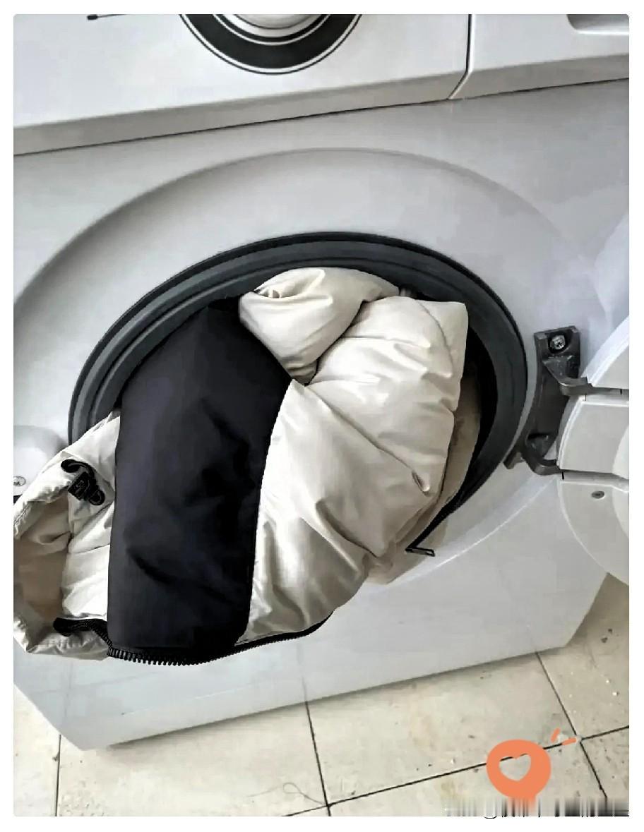 就在刚刚。中国官方部门突然宣布了：面向全国的冬季羽绒服洗护消费提示，核心一句