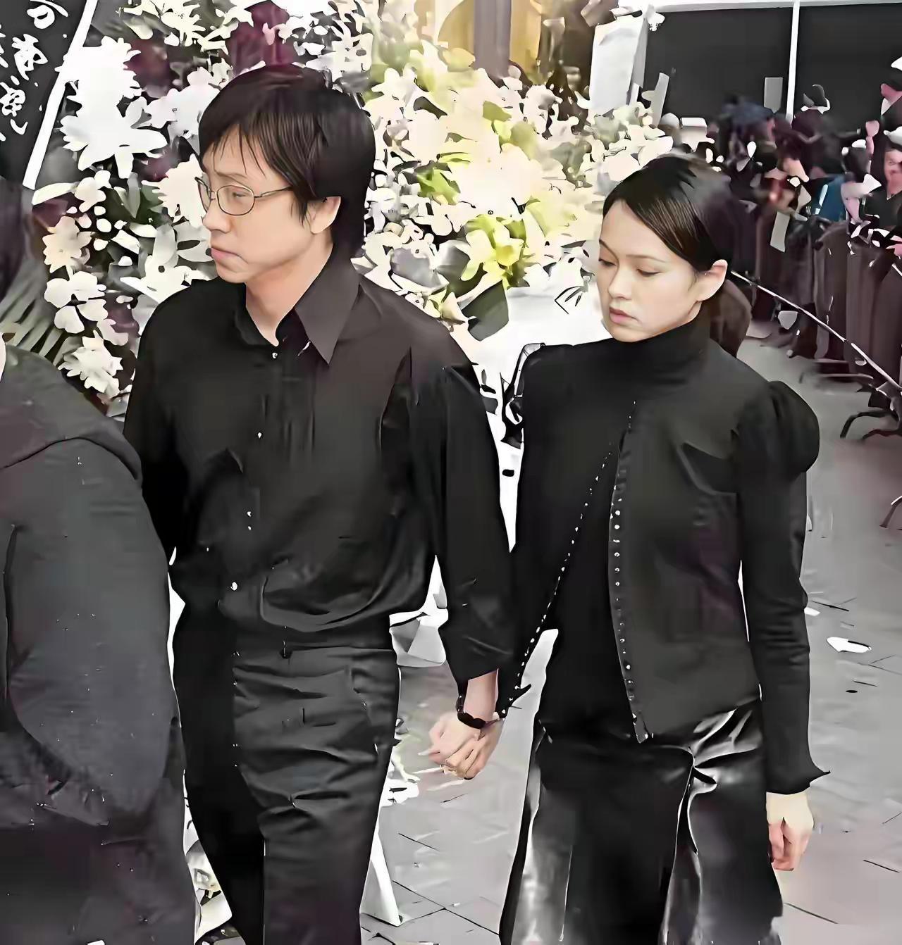 这张牵手照，藏着伊能静青春里不敢声张的爱意这一张牵手旧照，是伊能静整个青春