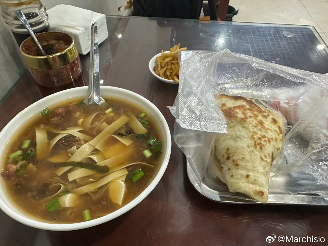 下了车就来炫一顿。石家庄·味香缘烙饼卷肉(金利街店)