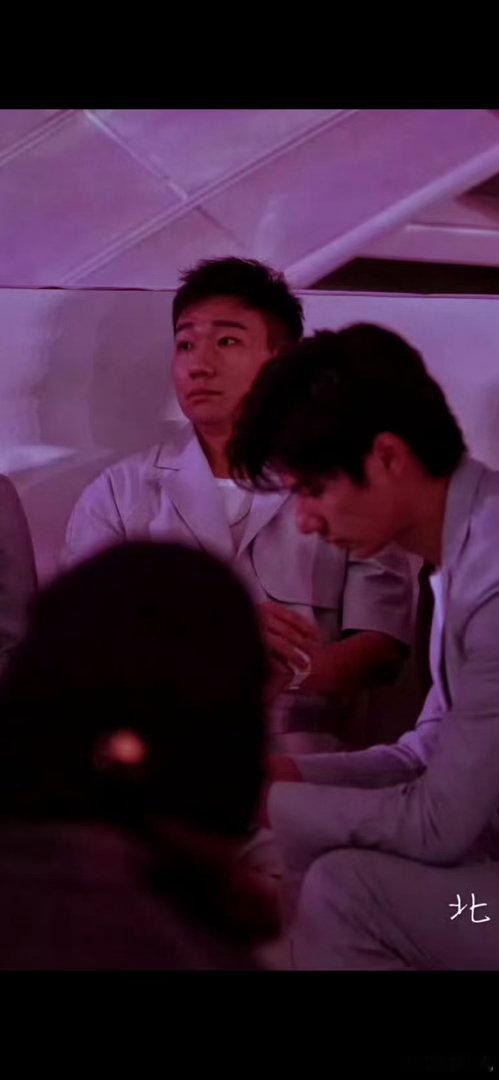 六哥真是丑小鸭变天鹅啊….