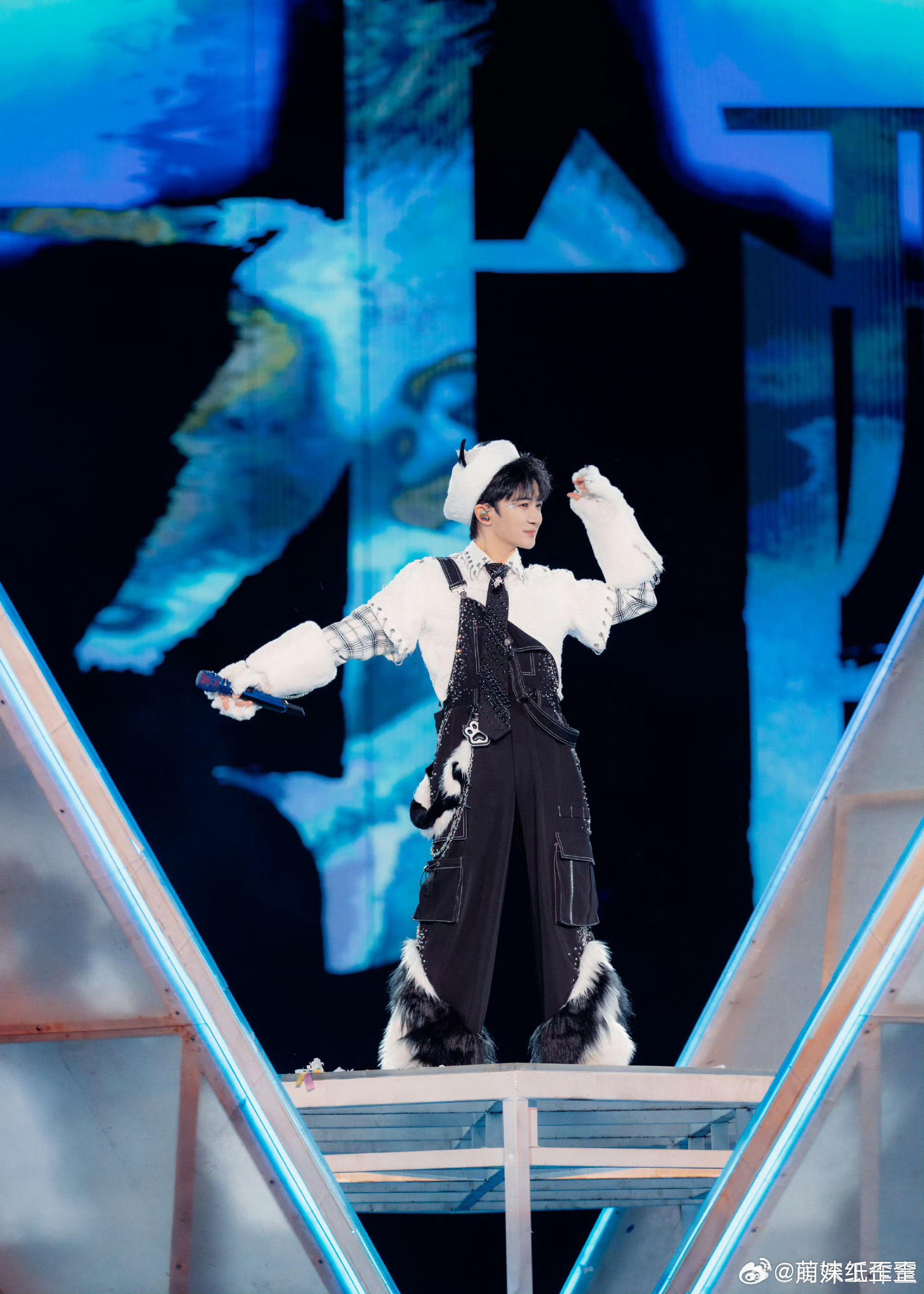 腾讯音乐由你榜❤️周深的自诩周全明知道我对你的妥协，不过一次次委曲求全周深《