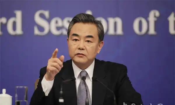 丹麦外长拉斯穆森不远万里跑到北京来谈台湾问题，说希望台海维持现状，谁知道王毅外长