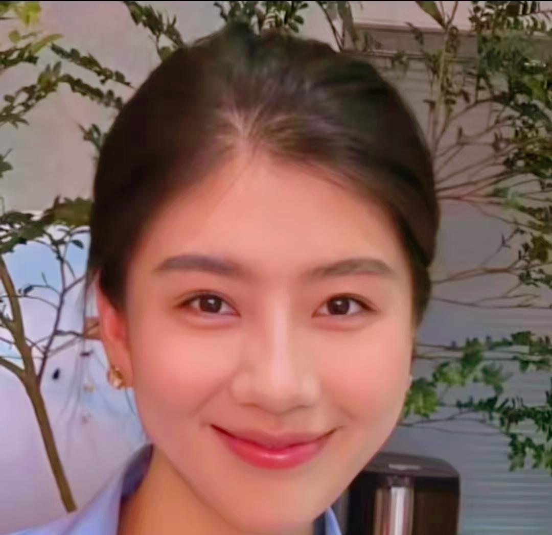 一个人最大的本事就是学会看人。识人如读茶，浮香易得，底韵难求。看人识人，当从这三