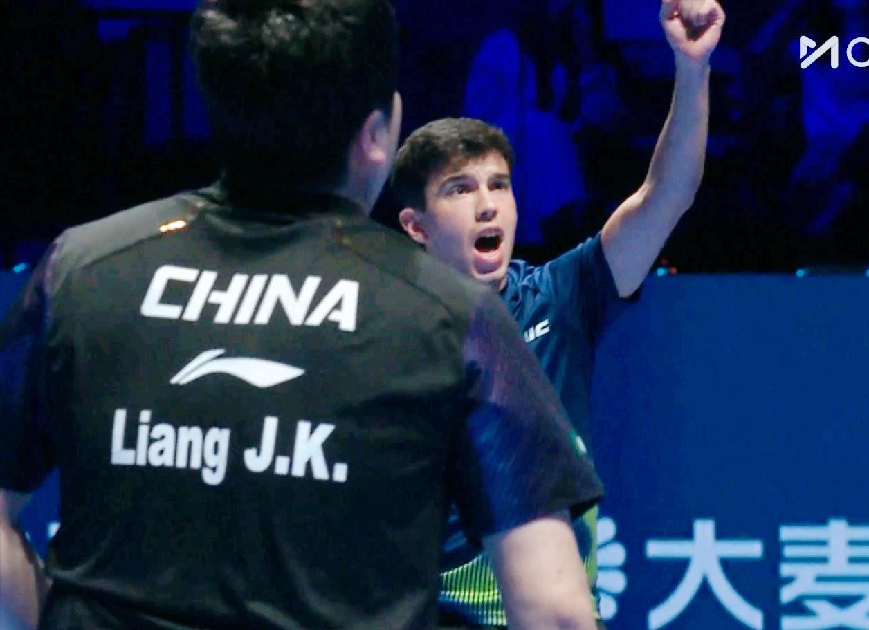 我去！梁靖崑要爆冷吗？这个阿根廷球员西福恩特斯实力一点也弱。前两局两人打