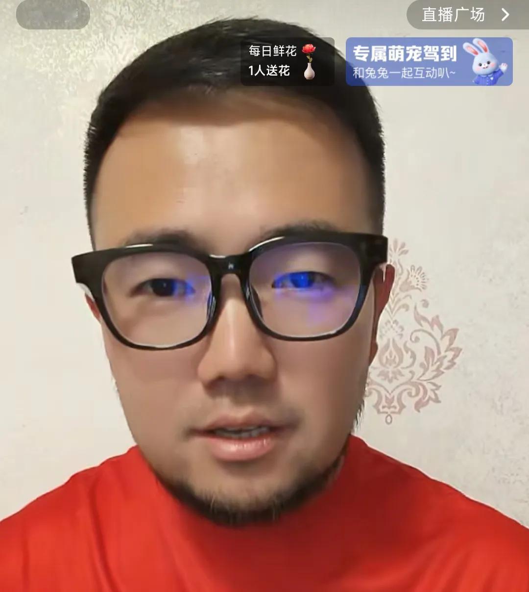 媒体人潘伟力在直播间透露了他认为的中超最佳主教练人选。潘伟力认为，这个赛季的最