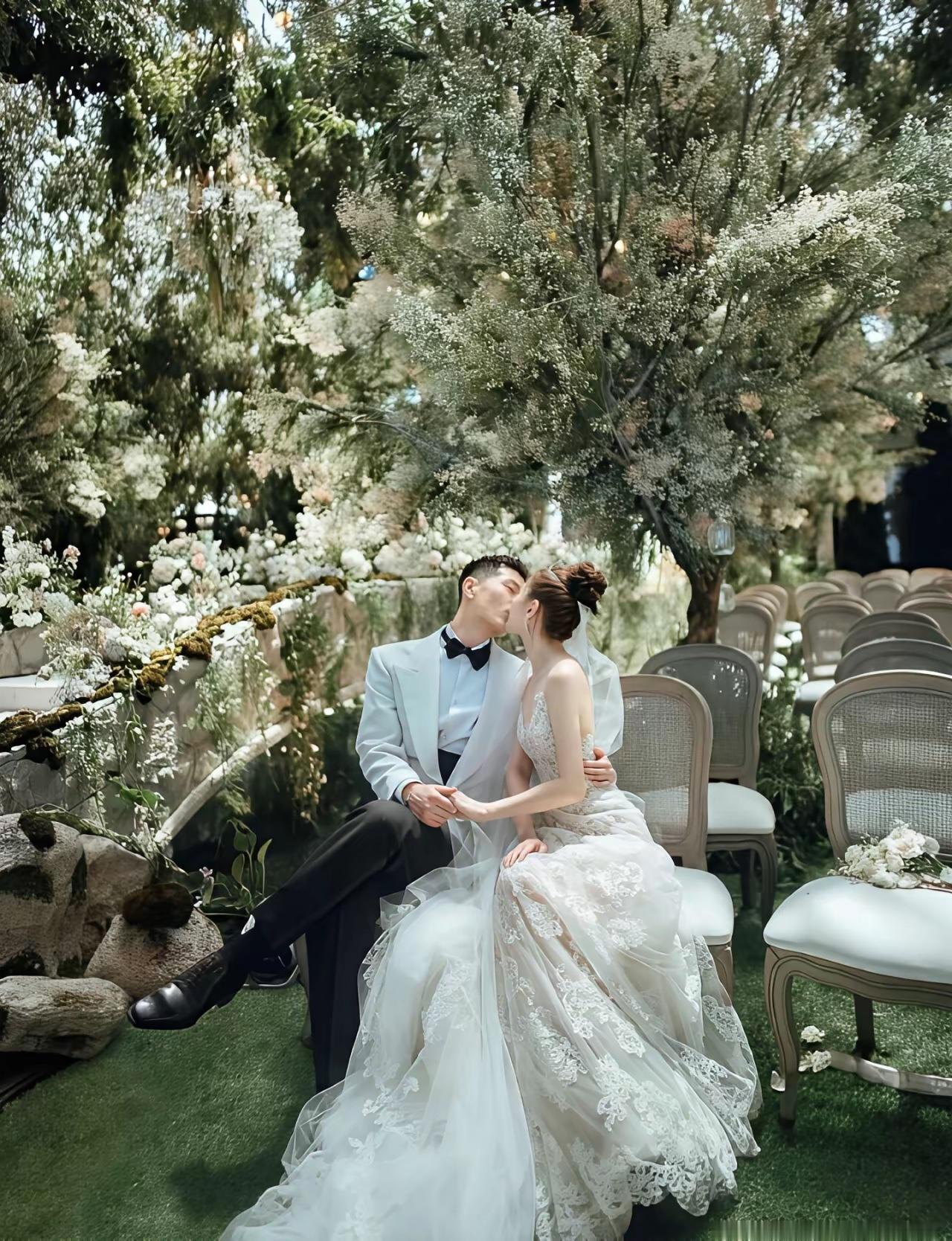 赌王系两大女神大婚，直接分出婚纱两大主流派系！奚梦瑶vs何超莲两种婚纱审美站谁？
