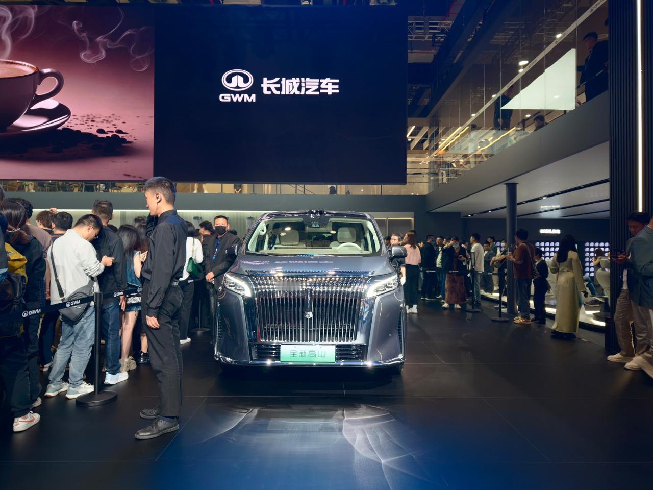 长城这次旗下六大品牌都来参展了，带来了近40款新车，包括二代哈弗枭龙MAX、哈