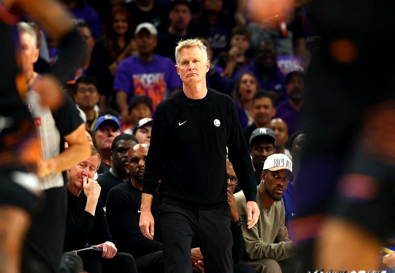 勇士休赛期第一件事，竟然是全队挽留一个人。老板拉科布、总经理邓...