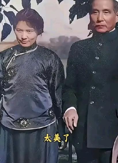 这张百年合照太戳心！56岁孙中山与20多岁宋庆龄罕见同框。很多人看过无数历