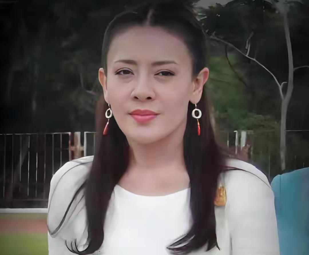 不难预判，遭软禁且不得再婚是泰国王妃们的共同结局，也算不幸里的一丝侥幸。199