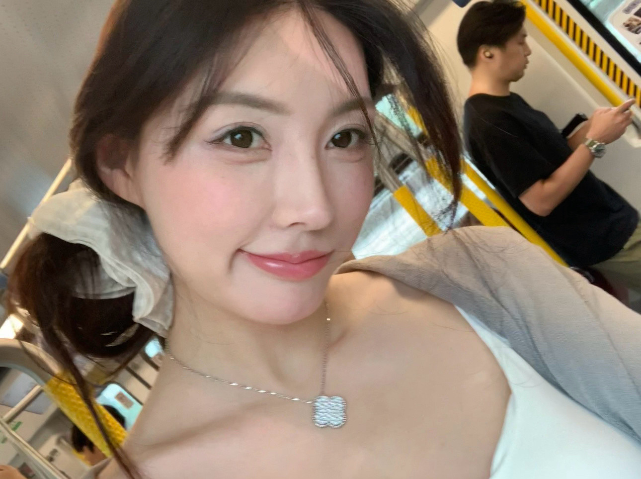 是谁坐地铁那么开心​​​