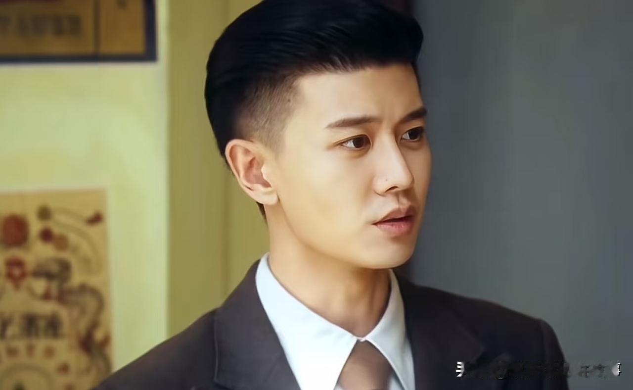 剧中的粮食危机太戳人了，澳门被日本鬼子全封锁，遍地都是难捱的普通人，何贤自己都过