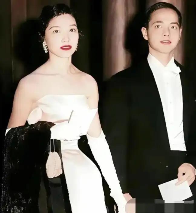 李政道和他的夫人秦惠䇹去瑞典领诺贝尔奖时的合影。1957年，31岁的李政道好搭