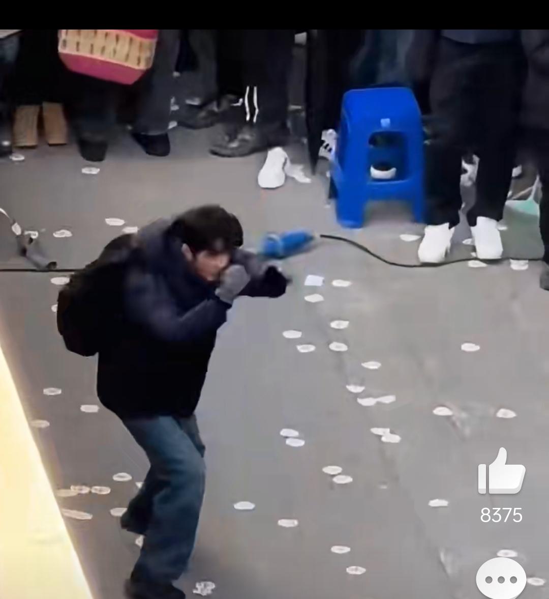 谁懂啊！《小城良方》吵架戏路透直接戳中笑点！肖战演的刘铮亮跟姜妍对线，嘴笨吵不过