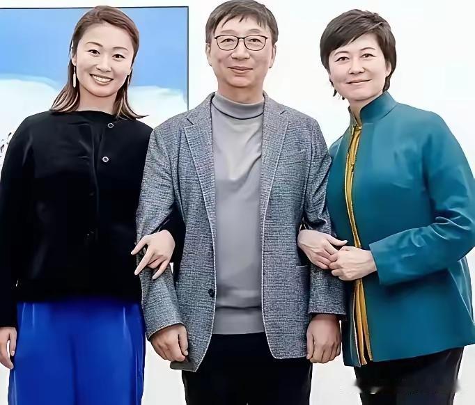 王铎：敬一丹一家三口