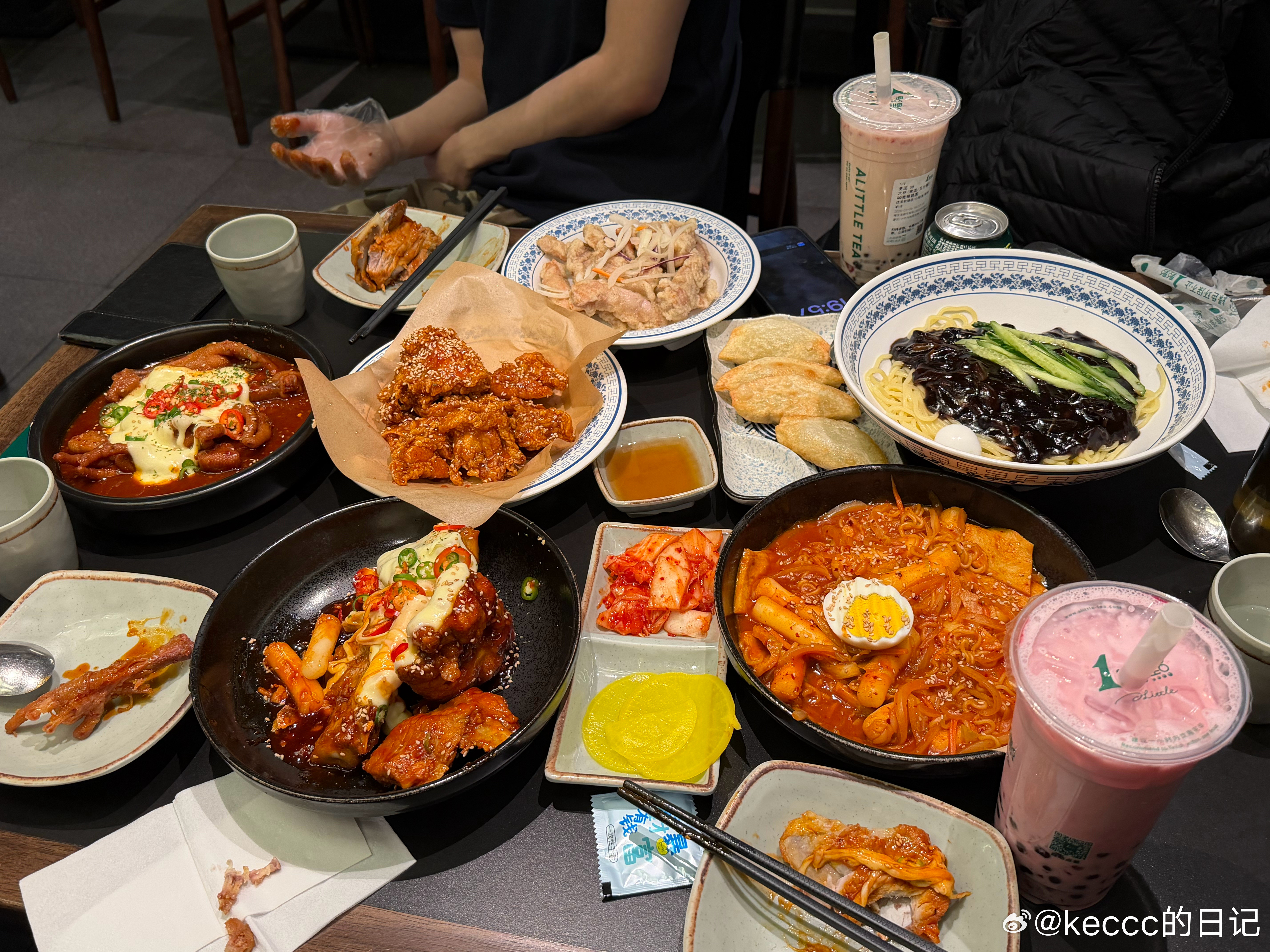 姐妹们，我最近一直在吃饭喝奶茶。。然后月底去拍婚纱照，咋整。感觉又胖了。你们看看