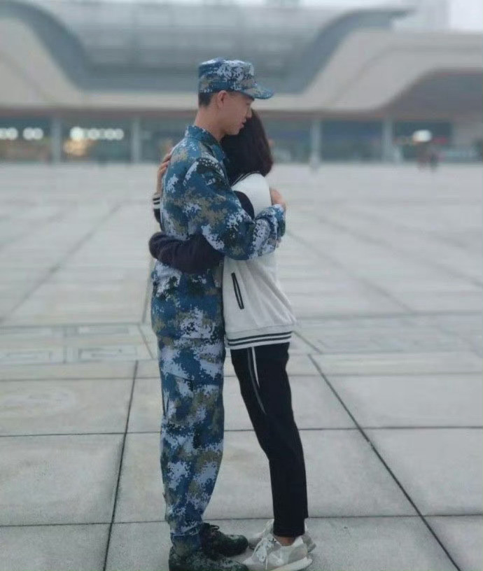 待君归来日，与君共厮守。