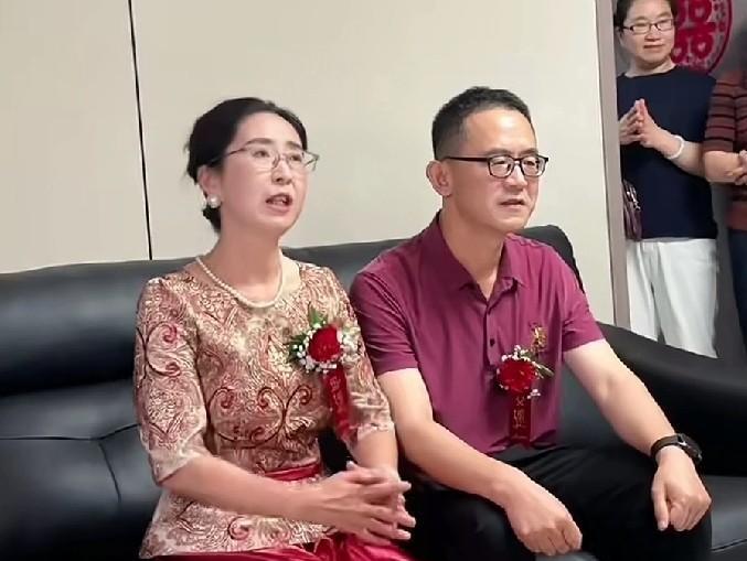 【这位丈母娘是明智人娶她的姑娘做媳妇的人有福了】她在婚礼现场教育自己的女儿