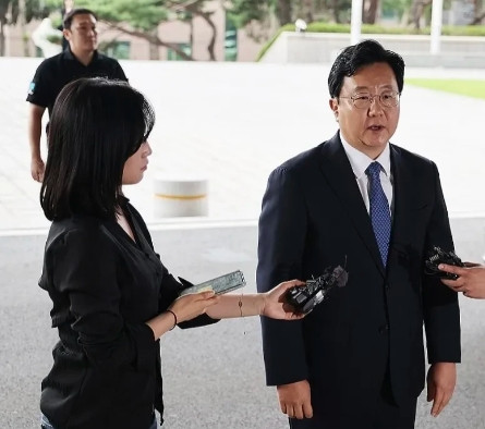 7月4日，韩国新任首尔中央地方检察厅检察长郑镇宇正式到岗。首日上班，他在中央检察