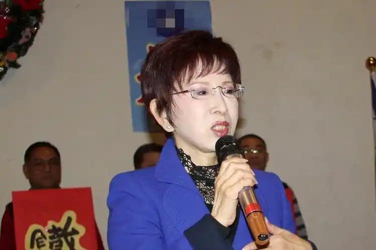 -台湾国民党前主席洪秀柱，在接受采访时表示“如果台湾不是大陆的领土，那么凭什么当