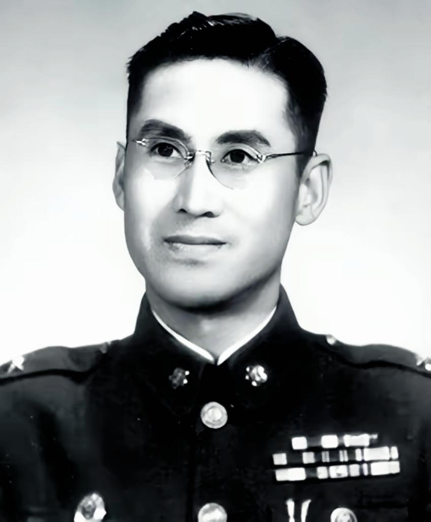 1948年深夜，毛人凤带特务突袭郭汝瑰家，想找“通共”证据，一进门全傻眼：堂堂中