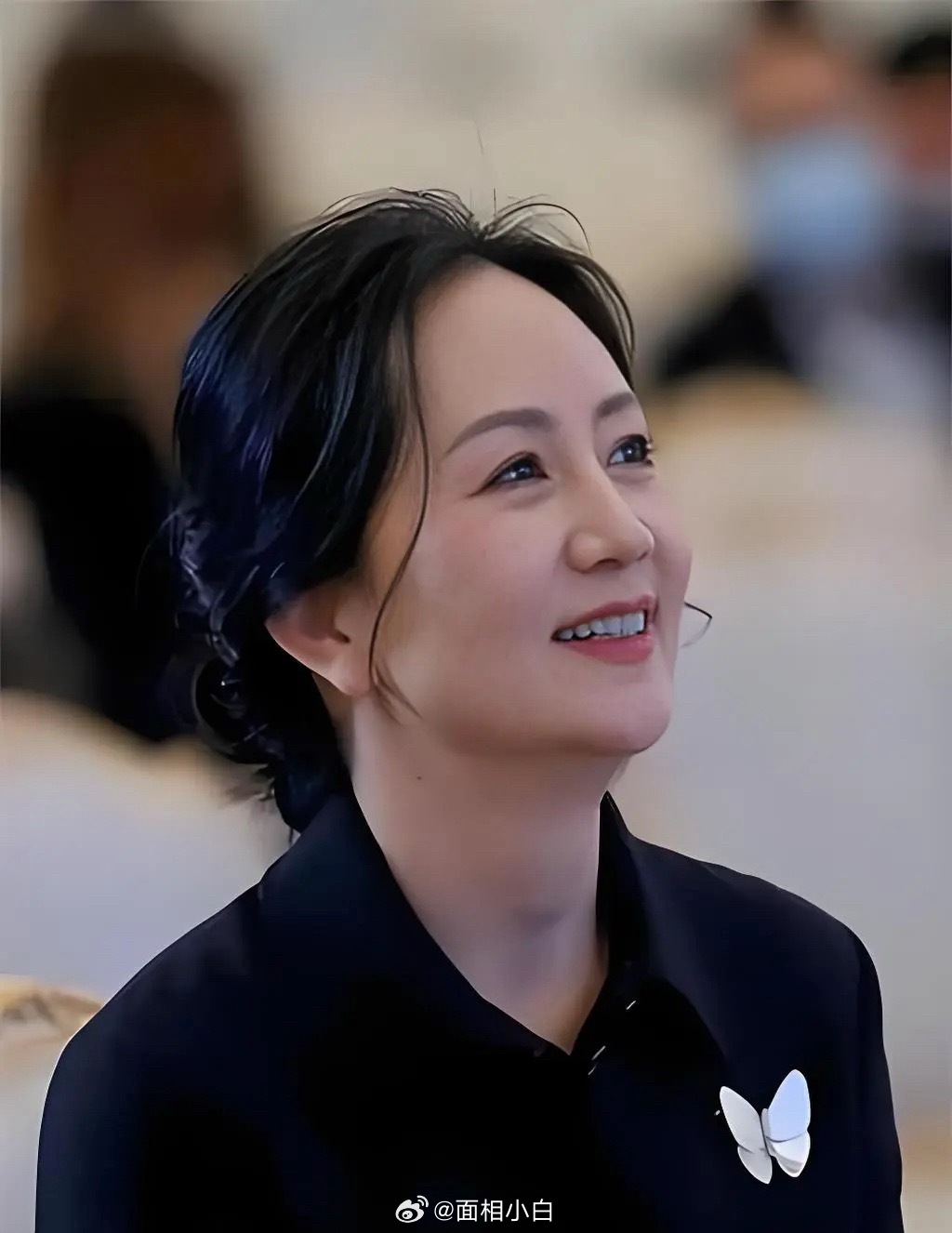 一个人的鼻子高挺笔直，鼻头有肉饱满，再加上双颧隆起，这叫鼻颧相配，这是非常利于自己发展的面相。这种面