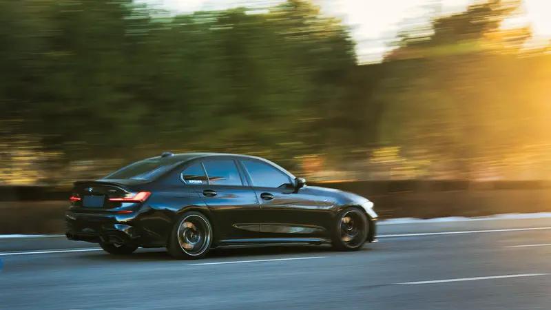 河南孟州70岁大爷花2.58万网购宝马X5，结果成了糟心之旅。这宝马到手是劣质车