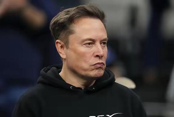 世界首富马斯克又抛出惊人预言，他判断五年之内AI智力将超过全人类总和，十年之后金
