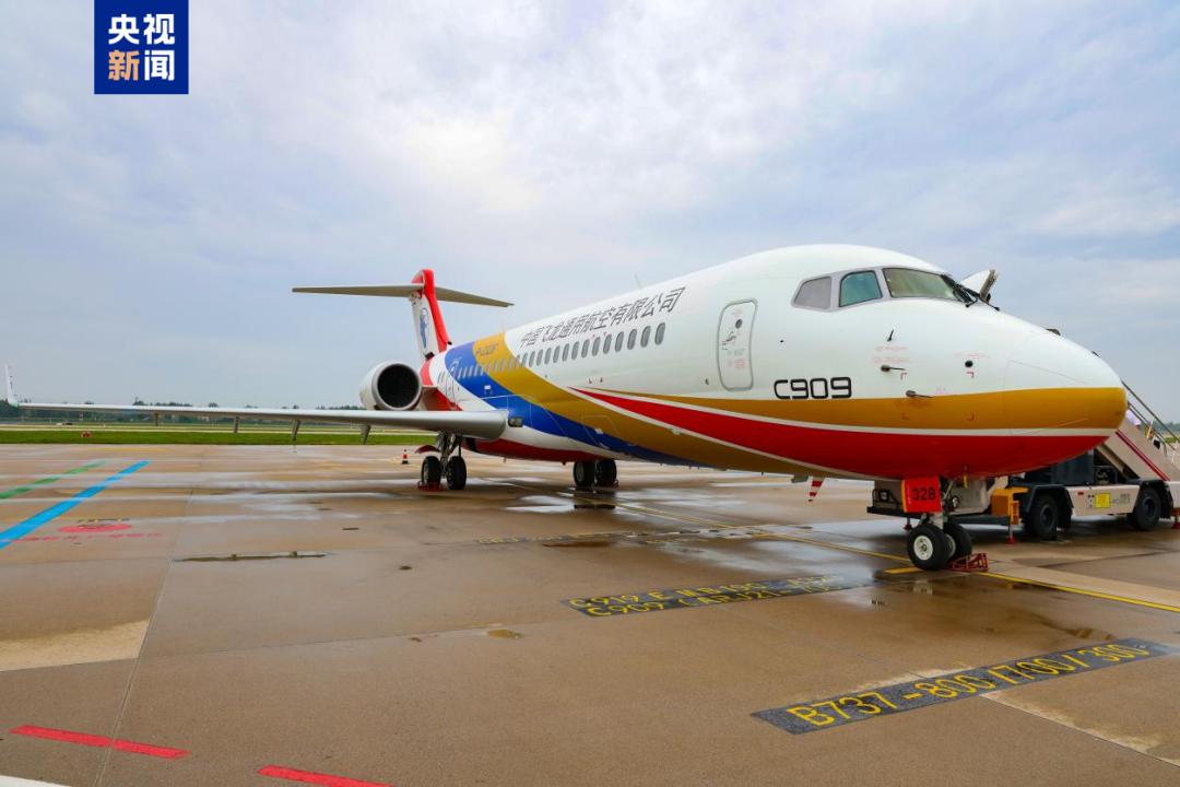 给力，首架C909医疗机在郑州交付9月9日，中豫航空集团所属中国飞龙在郑州接收