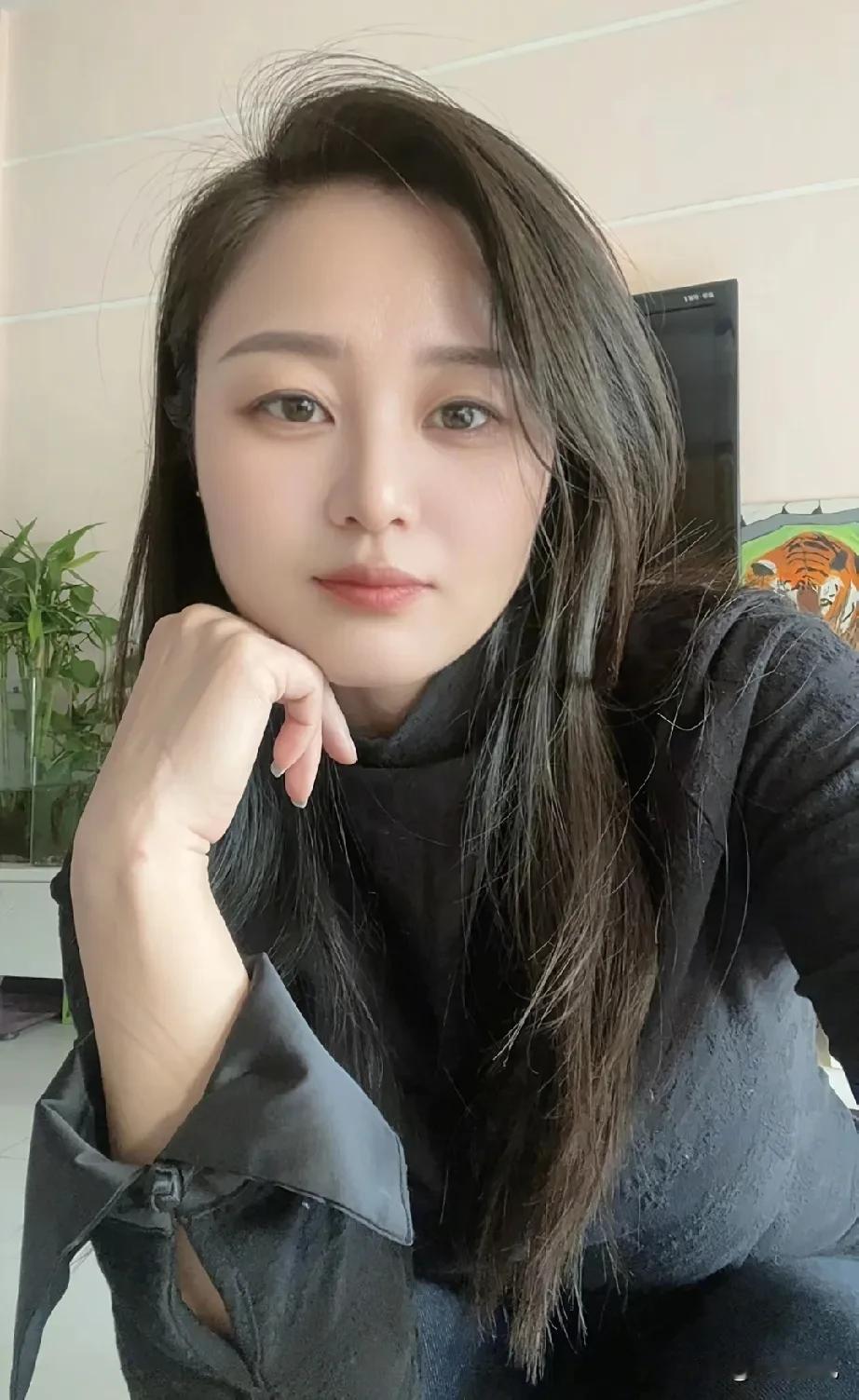 在一个女人最穷的时候人生最低谷事业最落魄的时候其实他什么都不想听她就想