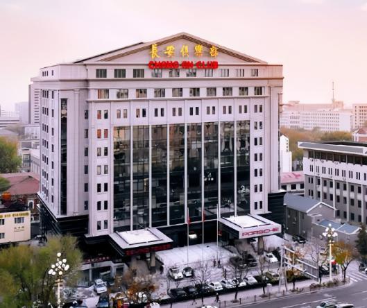 这是陈丽华在国内的第一个项目，长安俱乐部，也是国内第一个顶级会所。多少人奋斗