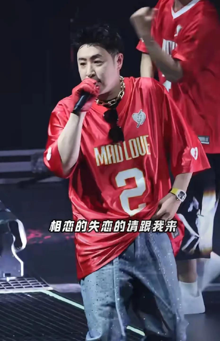 潘玮柏这碳水真不是白吃的，圆润了不少，来来回回减了1000多斤吧，但是感觉他不老