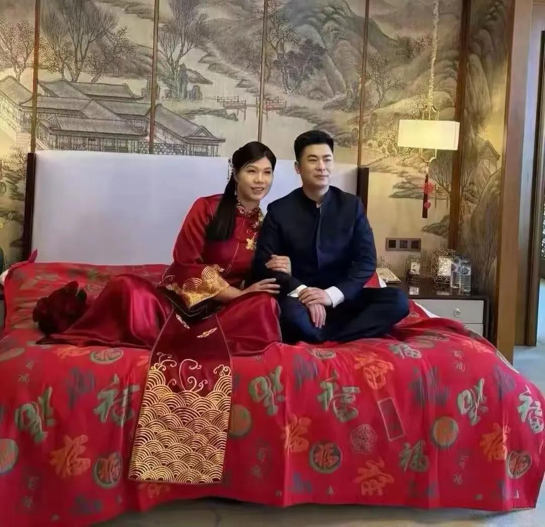 恭喜:女排名将终于脱单昨天在网上突然出现一则消息:原女排国手、伦