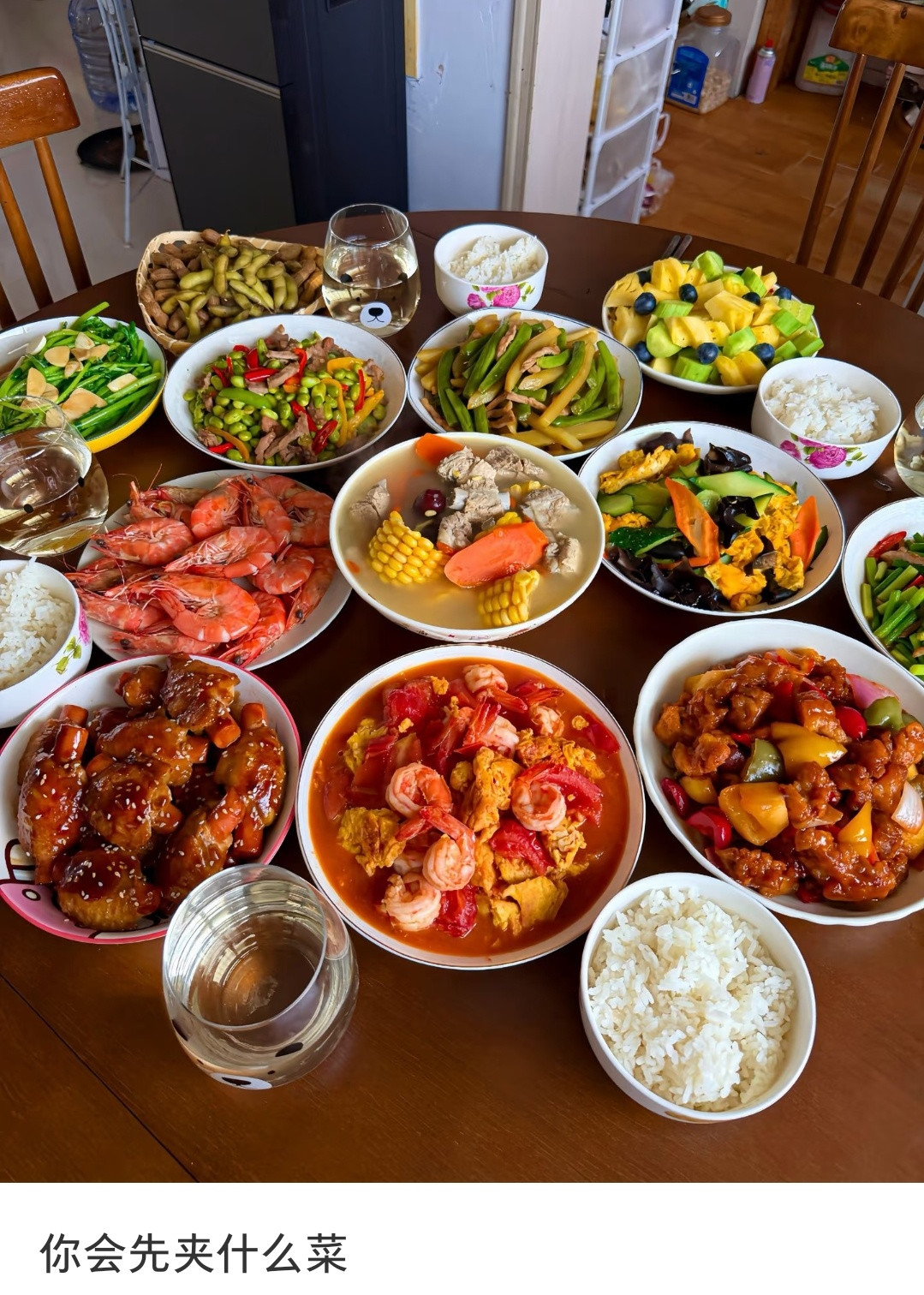 我会先夹大虾🦐，从凉菜开始吃，习惯了[笑着哭]​​​