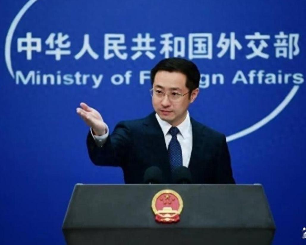 不点名、不追责，却字字暗藏锋芒！事情起因源自路透社在外交发布会上的当场爆料，
