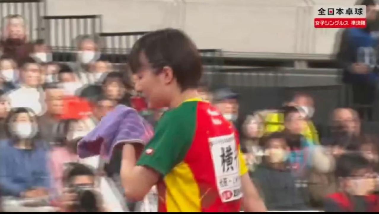 横井咲樱厉害了！横井咲樱连赢张本美和两局了！前两局张本美和8-11，14-1