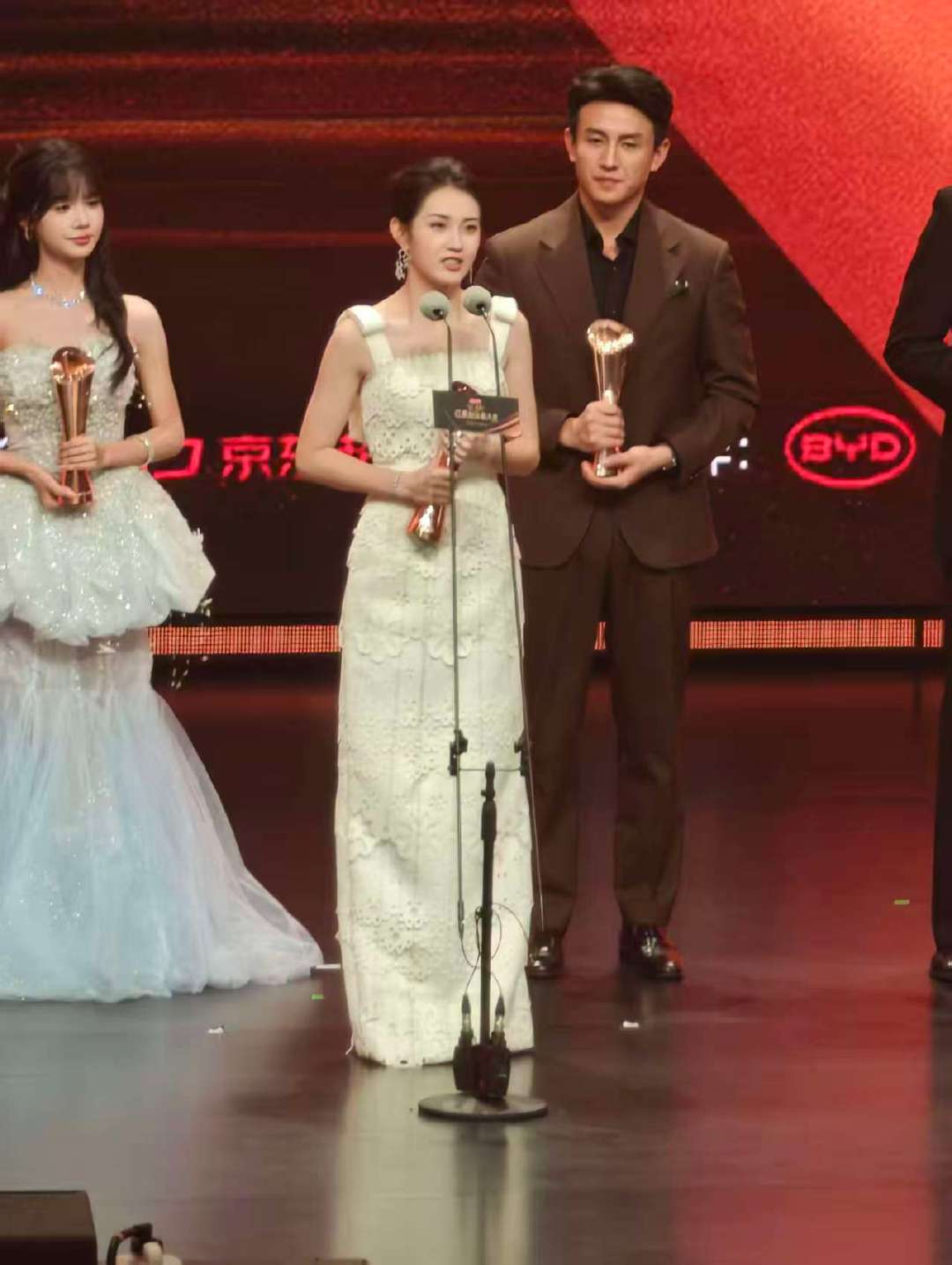 郭宇欣刘萧旭年度杰出演员郭宇欣年度杰出演员盛夏芬德拉男女主顶峰相见