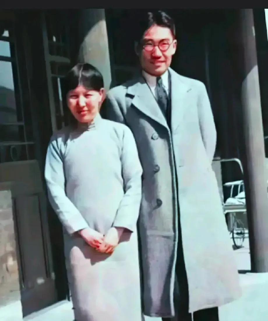 1928年冰心和丈夫，在燕京大学的合影！