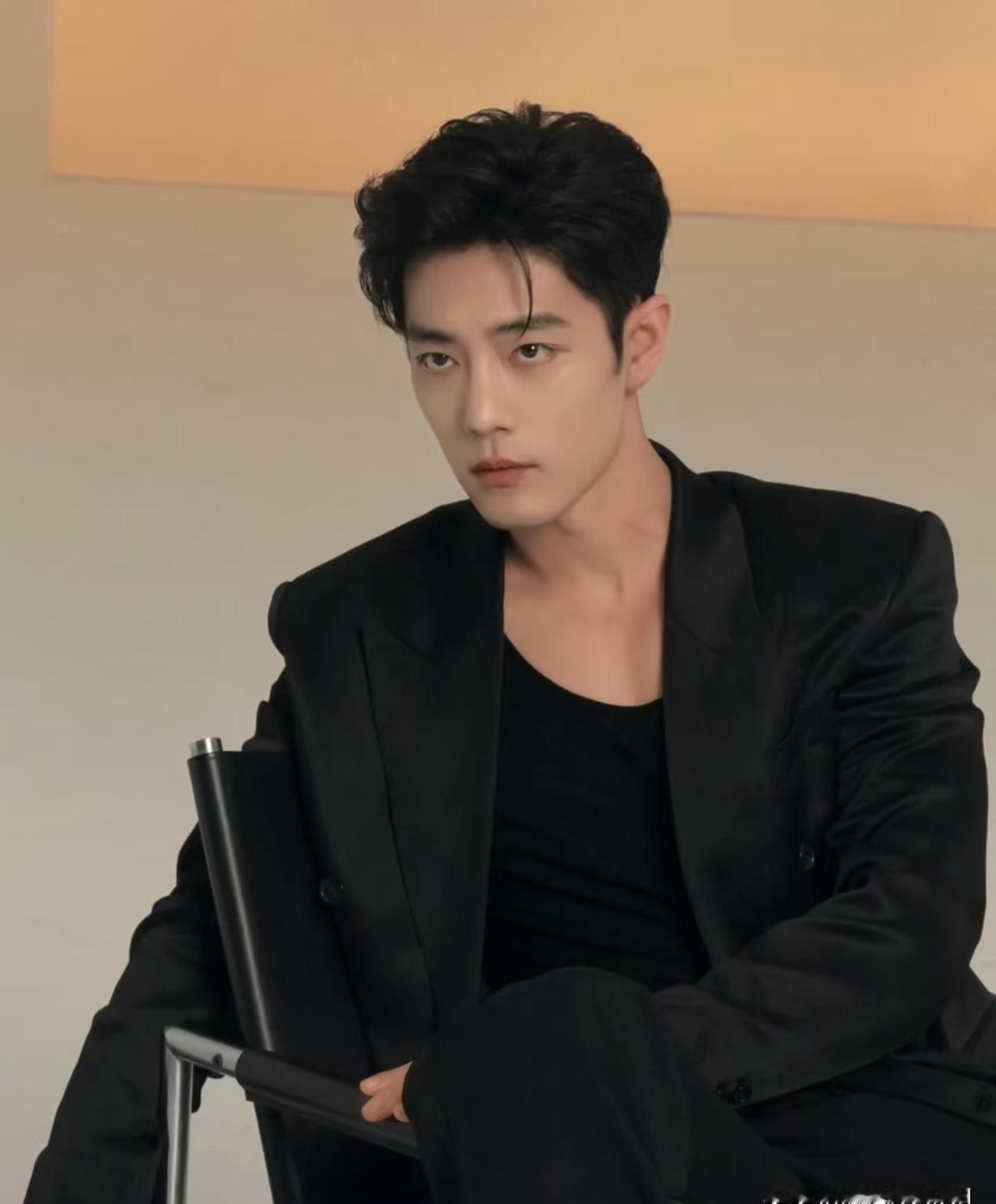 肖战现在公开恋情，可能比单身时更值钱。不是粉丝脱粉了，而是游戏规则彻底变了。