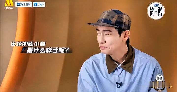 陈小春连怼导演四次，不是真性情，是懒得装了。导演举着提词卡凑到他面前，问家庭
