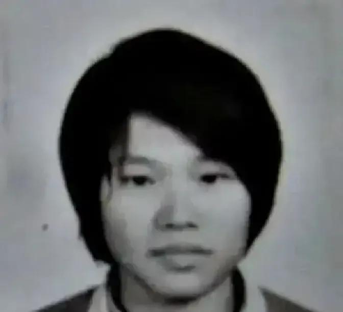 重庆六旬农妇刘星，天生两套生殖系统，八十年代嫁人生子，后来声音变粗、胡子冒头，医