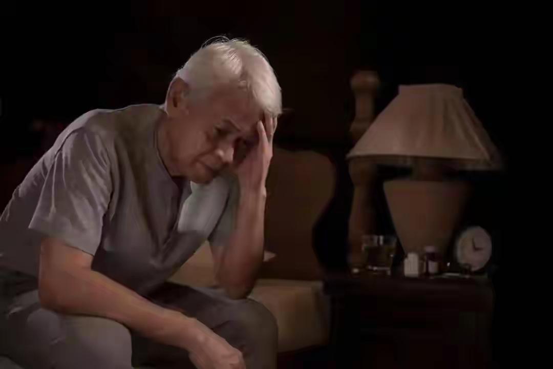 凌晨2点睡8小时VS23点睡5小时：你以为只是作息差异，其实是身体的一场“暗