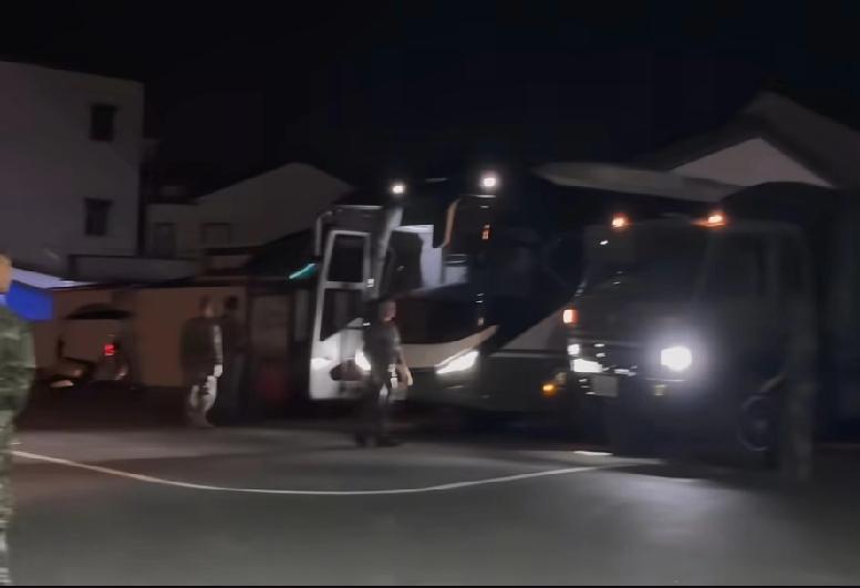 这次台风应该很大，解放军部队都提前来了，买好鸡肉牛肉各种丸子，等它登陆就开始