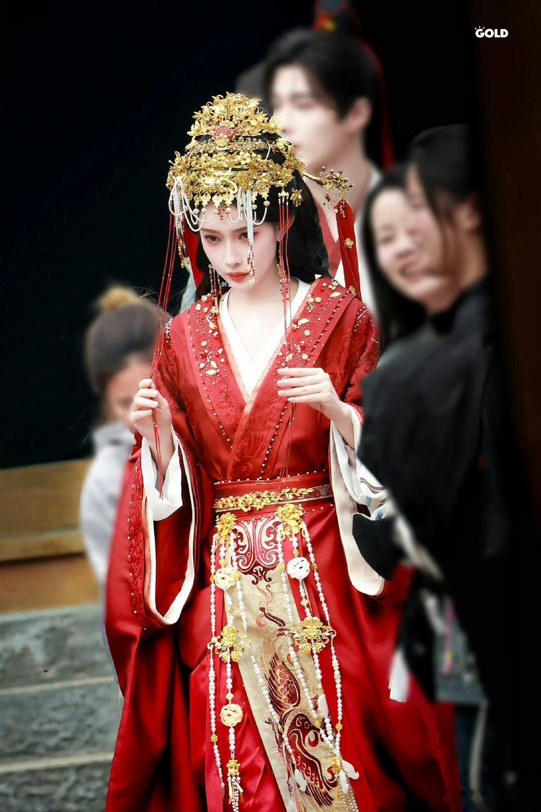 孟子义百花杀婚服路透孟子义与何在新剧《百花杀》中的婚服造型曝光，太子箫华雍与沈汐