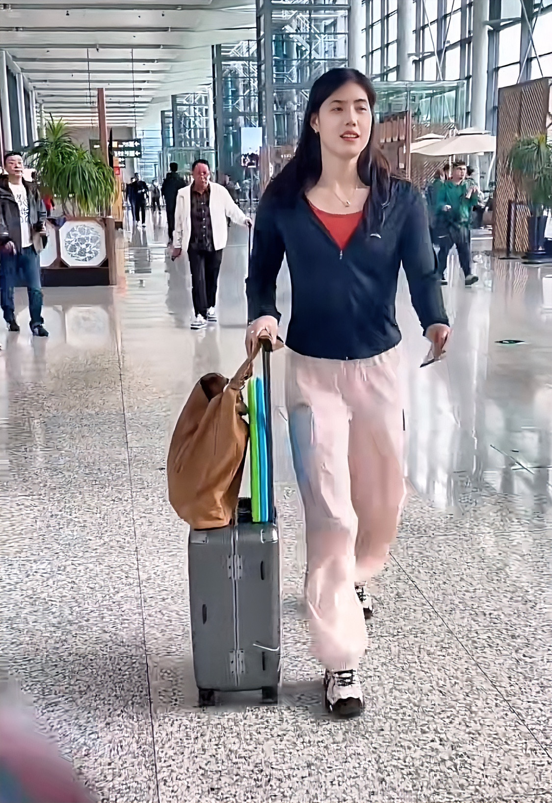 运动员张雨霏的状态也太好了，她身材高挑，皮肤白皙，气质超佳，是一个大美...