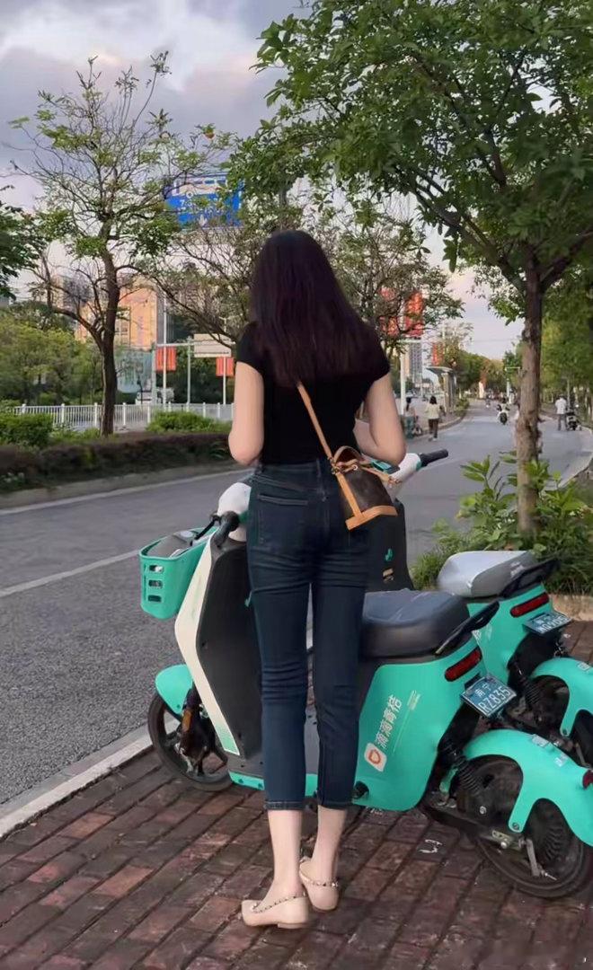这种应该坐在宝马里面