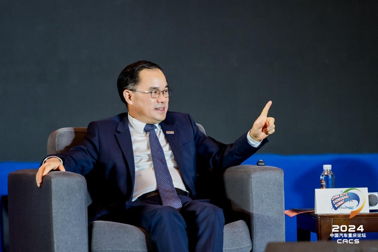 近日长安汽车董事长公开发表观点，他认为现在不能直接把燃油车全部淘汰，如果一刀切彻